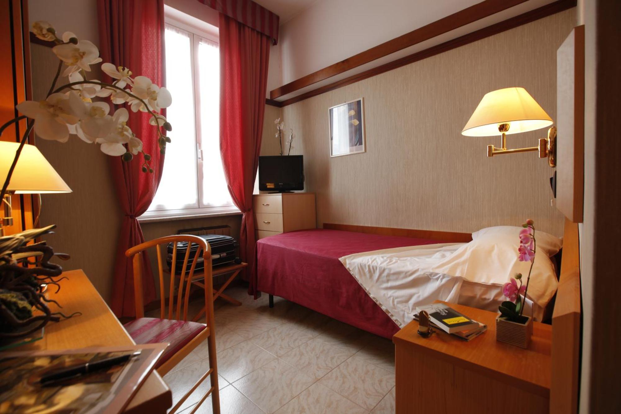 Hotel Monte Rosa كيافاري الغرفة الصورة