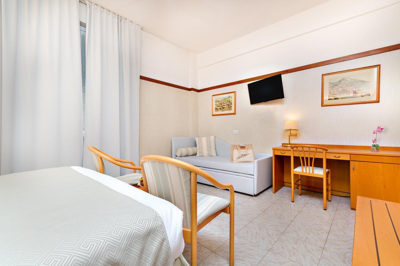 Hotel Monte Rosa كيافاري المظهر الخارجي الصورة
